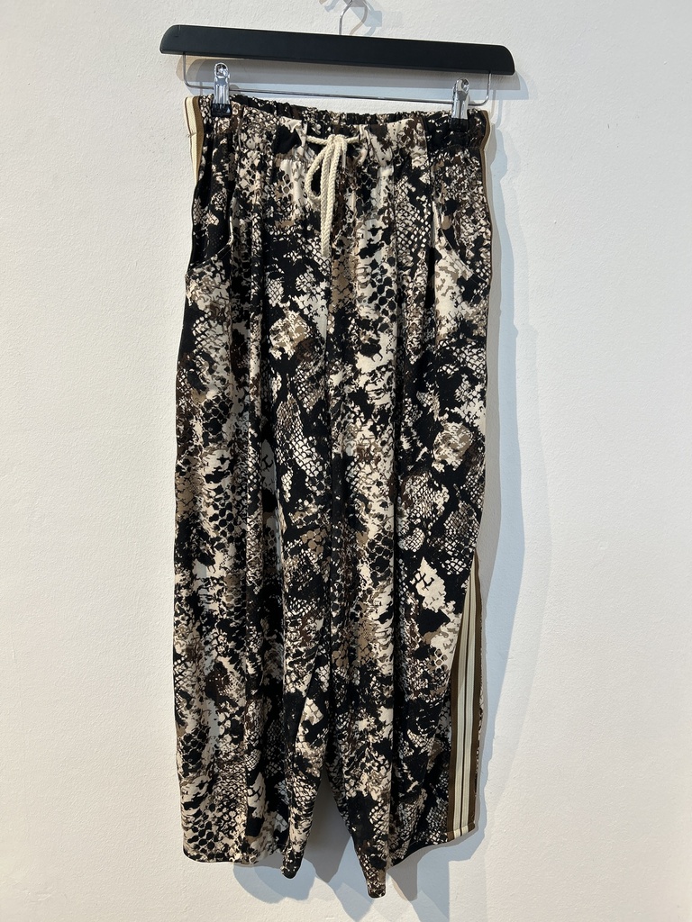 LA.AUT.VI 38280YFELP Hose